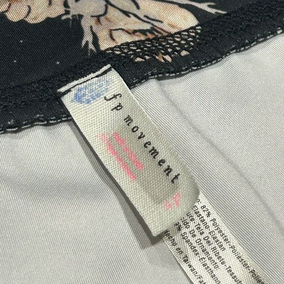 Free‎ People Movement Floral Dark Leggings Womens Small Floral Workout Athletic - Picture 5 of 7